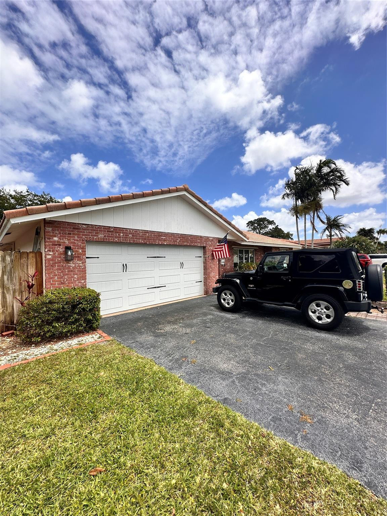 1098 Nw 15th Avenue - Photo 1
