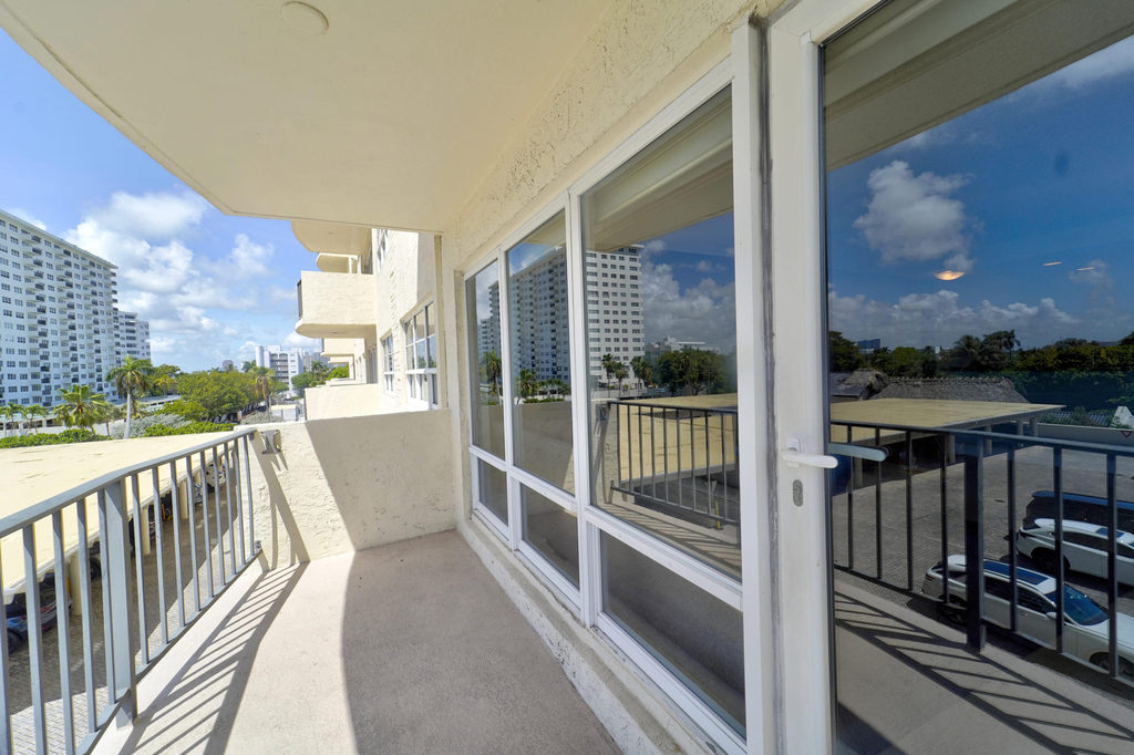 2500 E Las Olas Boulevard - Photo 23