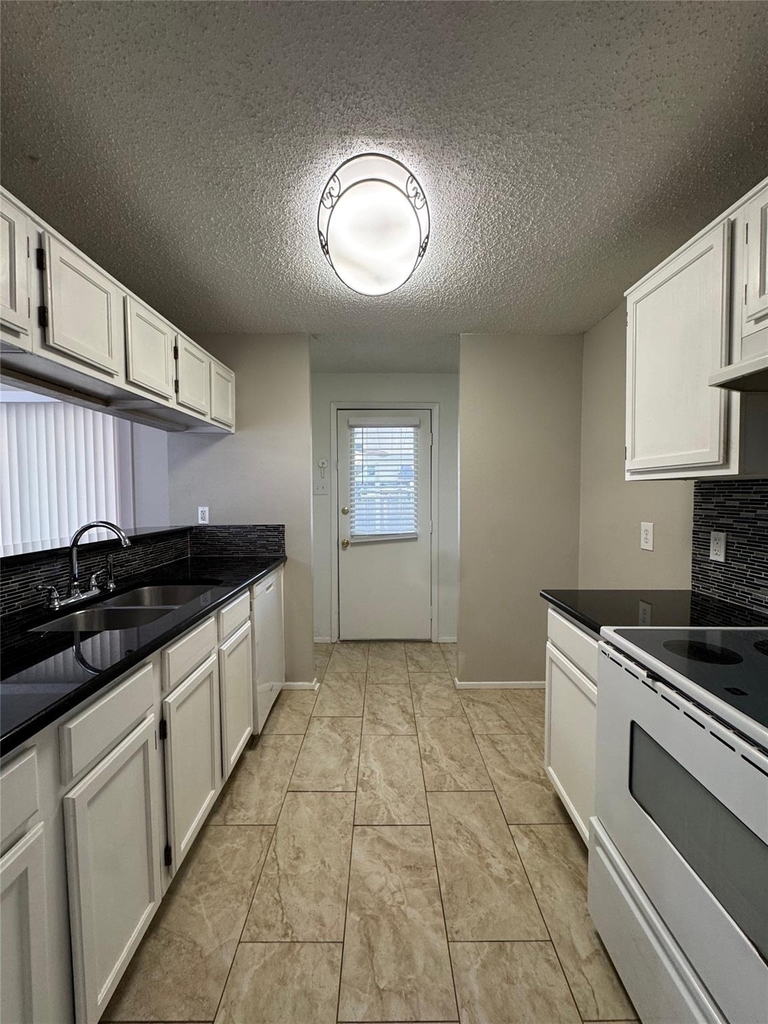 3808 Staghorn Circle S - Photo 6
