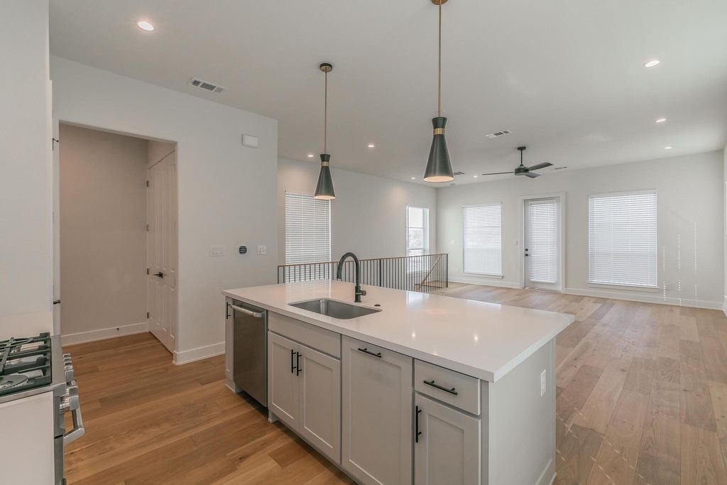 682 W Main Street - Photo 3