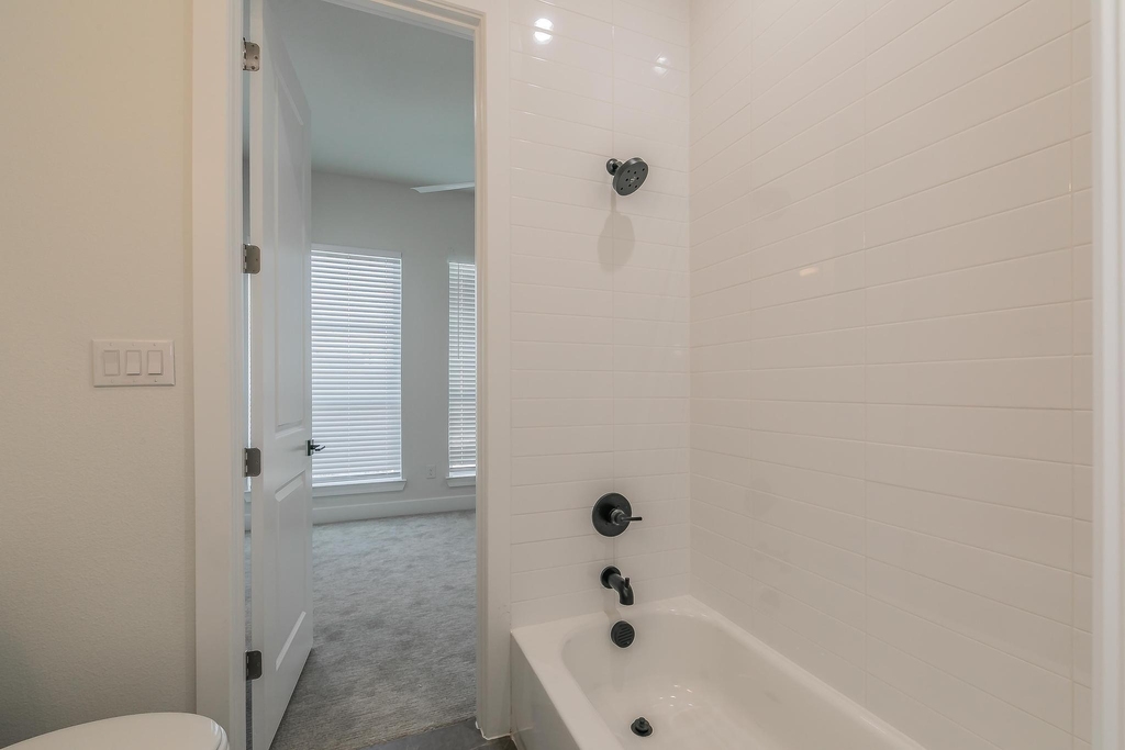 682 W Main Street - Photo 18