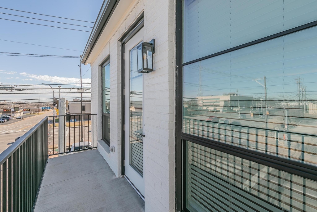 682 W Main Street - Photo 11