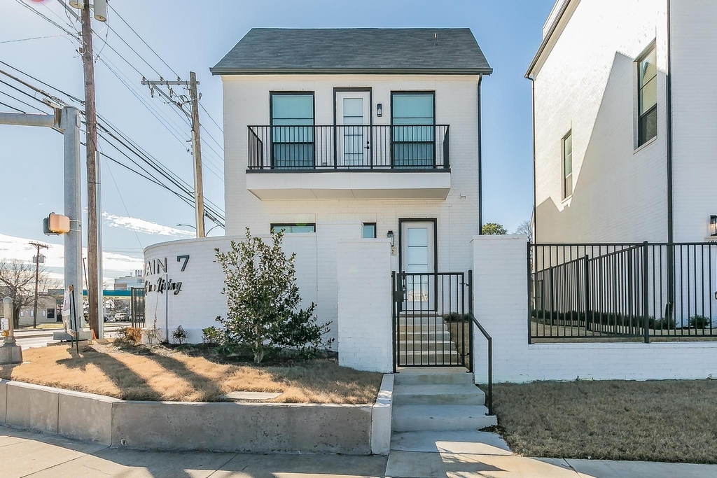 682 W Main Street - Photo 0