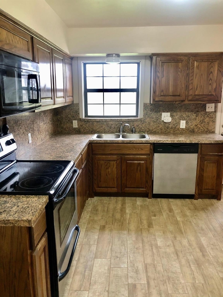 1425 Marion Drive - Photo 3