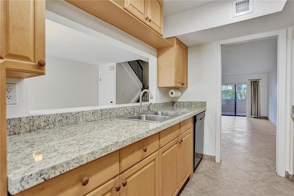4924 Sheridan Street - Photo 8