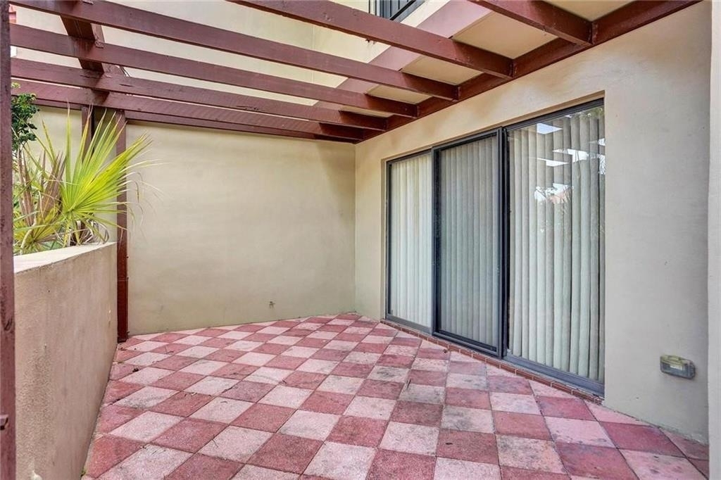 4924 Sheridan Street - Photo 3