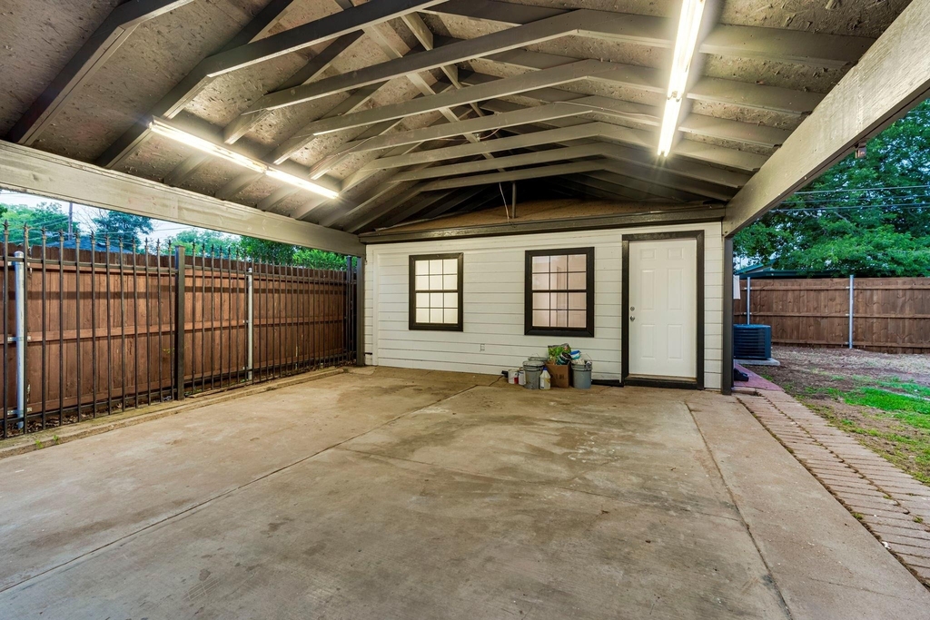 4728 Houghton Avenue - Photo 20