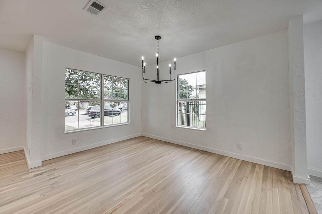 4728 Houghton Avenue - Photo 3
