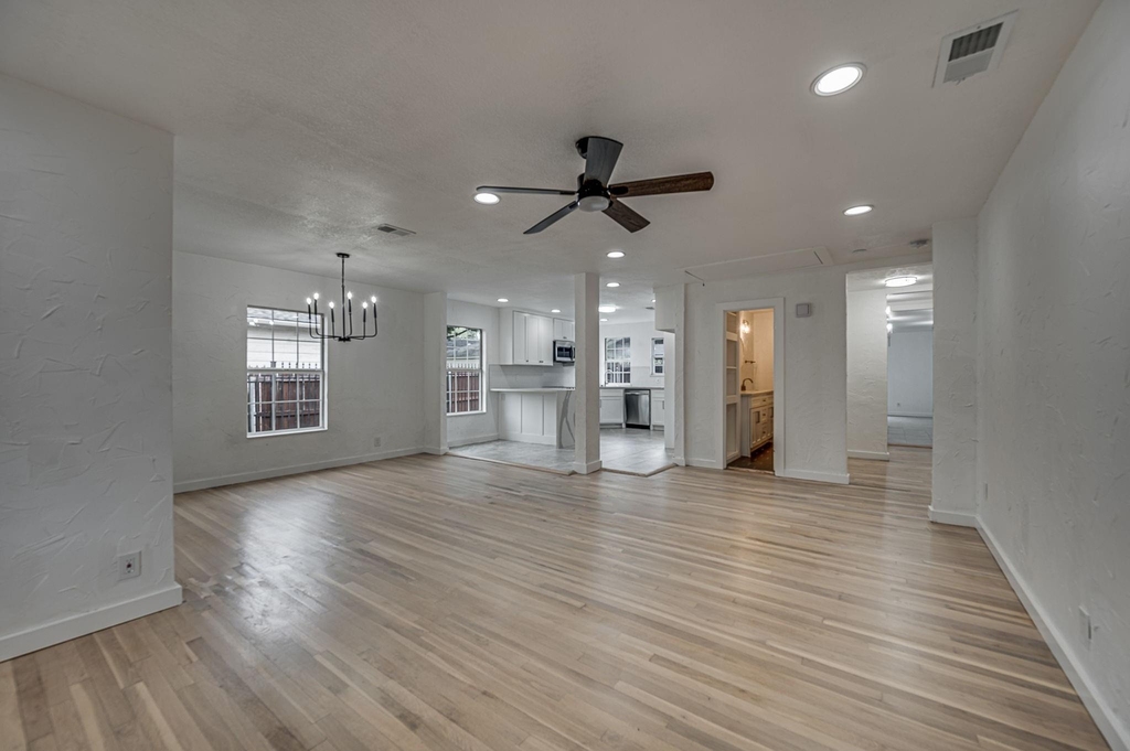 4728 Houghton Avenue - Photo 2