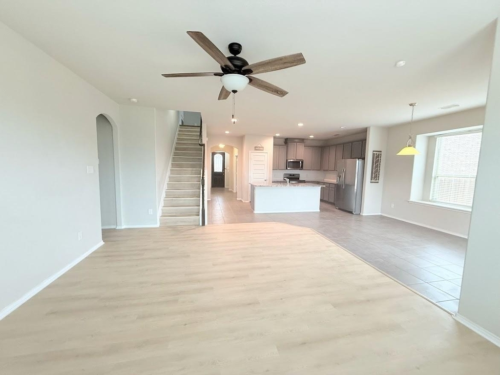 3018 Montrose Court - Photo 4