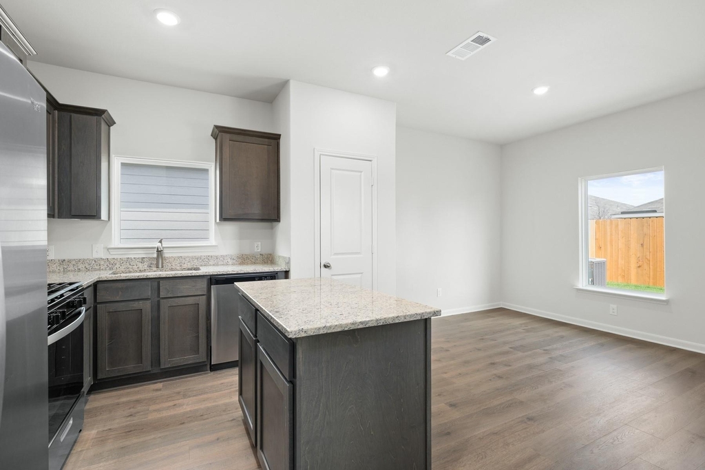 1609 Harvester Drive - Photo 2