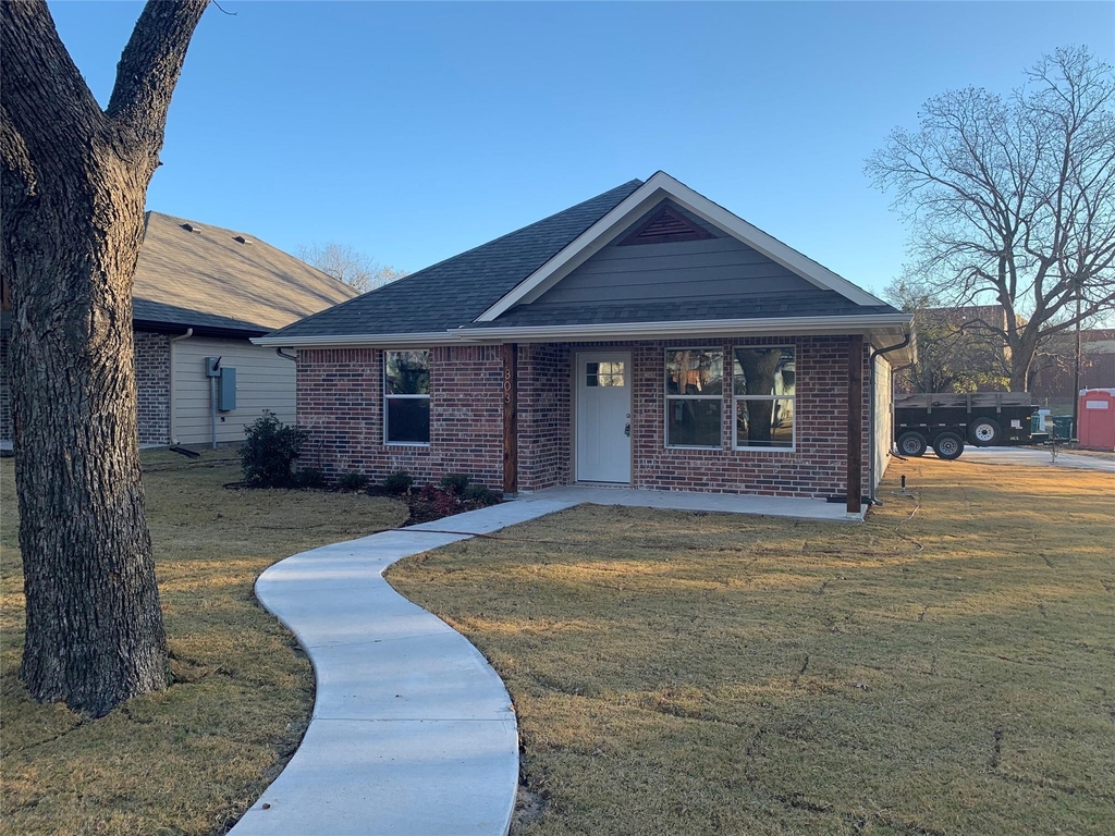 303 N Colbert Avenue - Photo 1