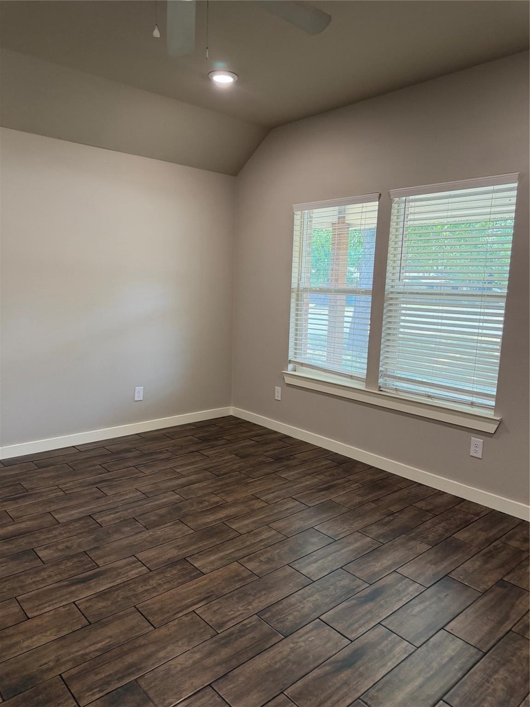 303 N Colbert Avenue - Photo 10