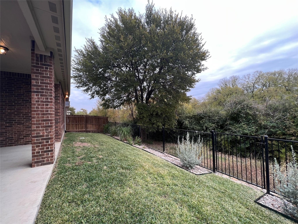 9741 Rio Frio Trail - Photo 28