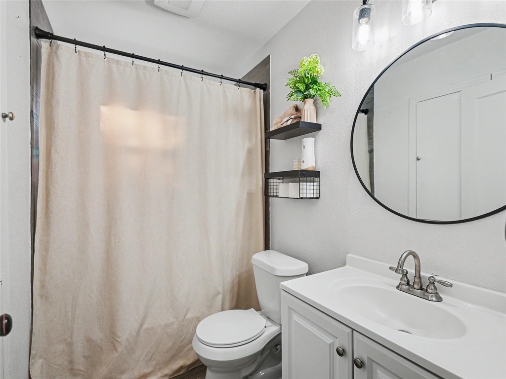 5008 Gilbert Drive - Photo 5