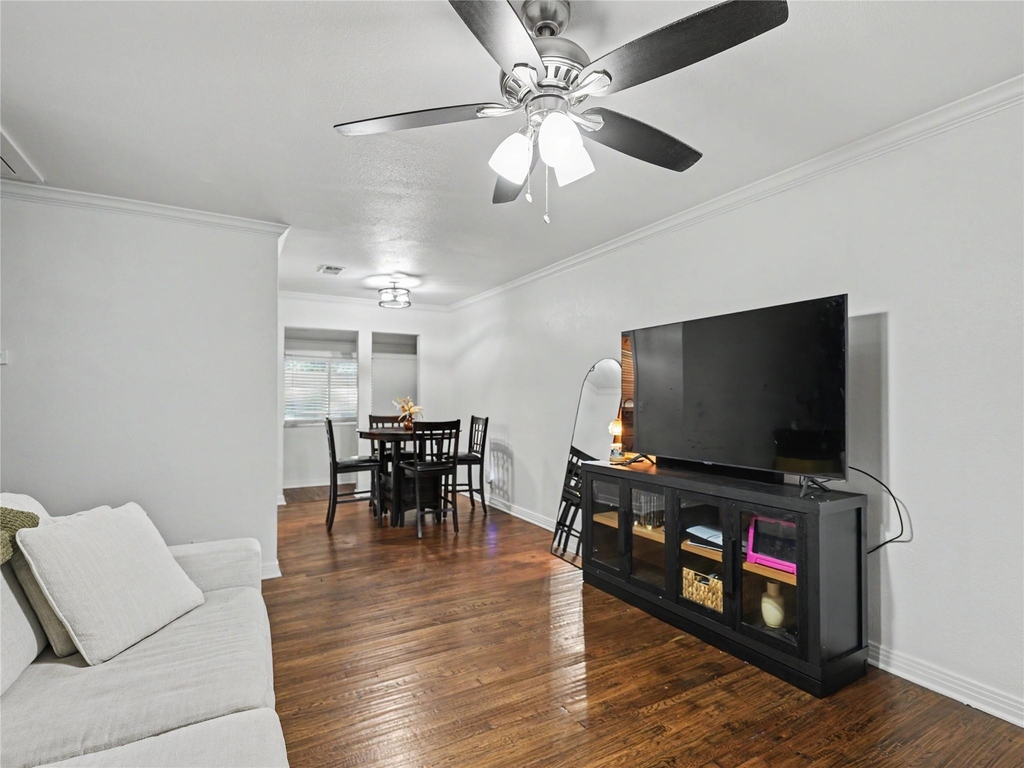 5008 Gilbert Drive - Photo 11
