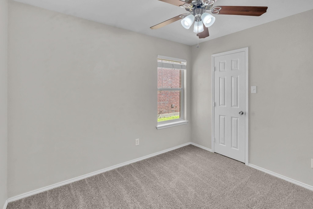 11829 Gold Creek Drive E - Photo 19