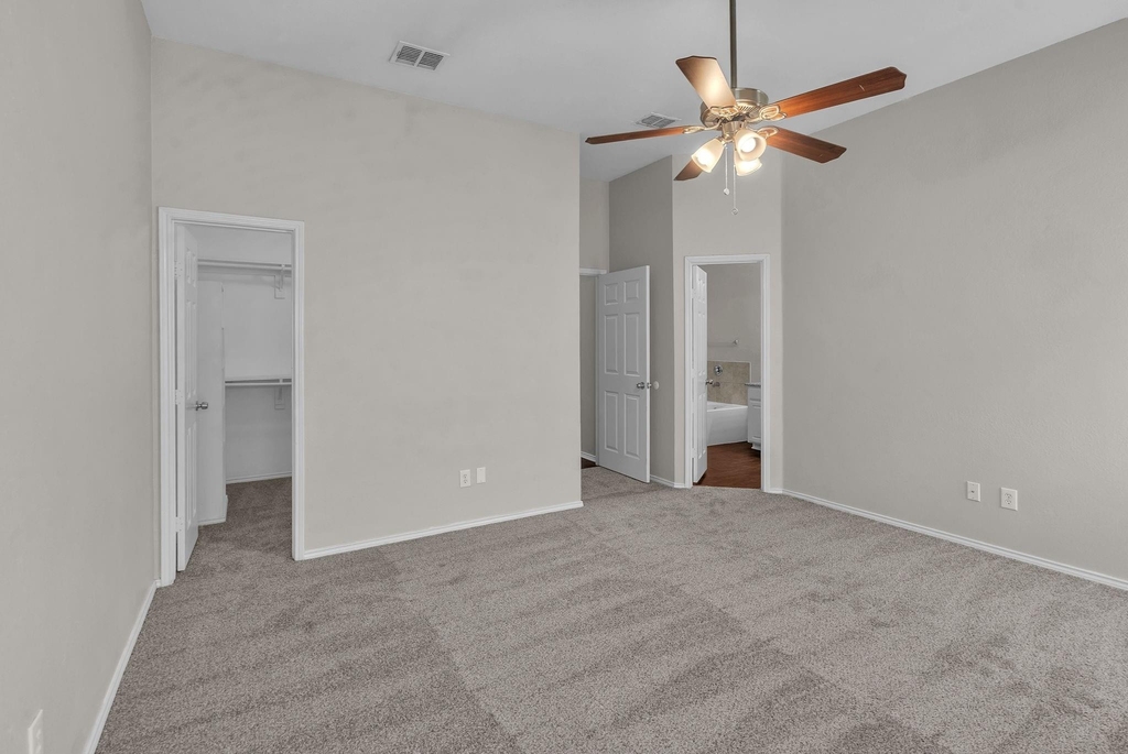 11829 Gold Creek Drive E - Photo 11