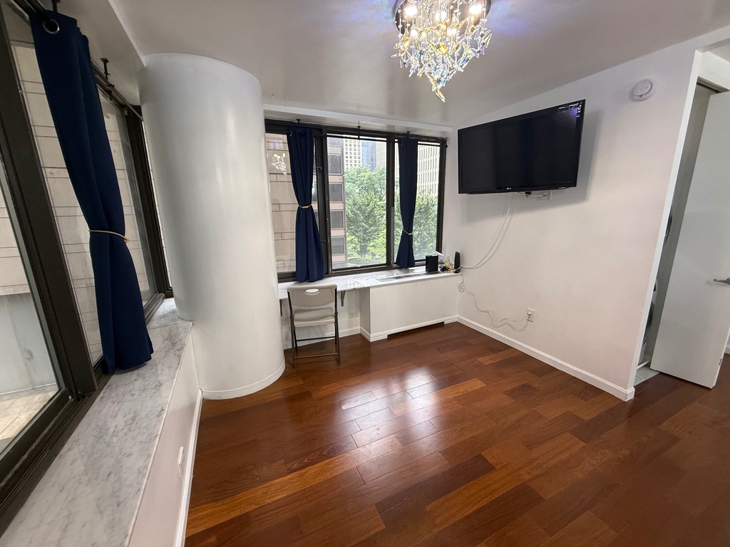 West 61st Street - Photo 4