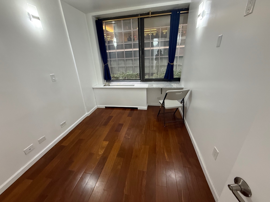 West 61st Street - Photo 7