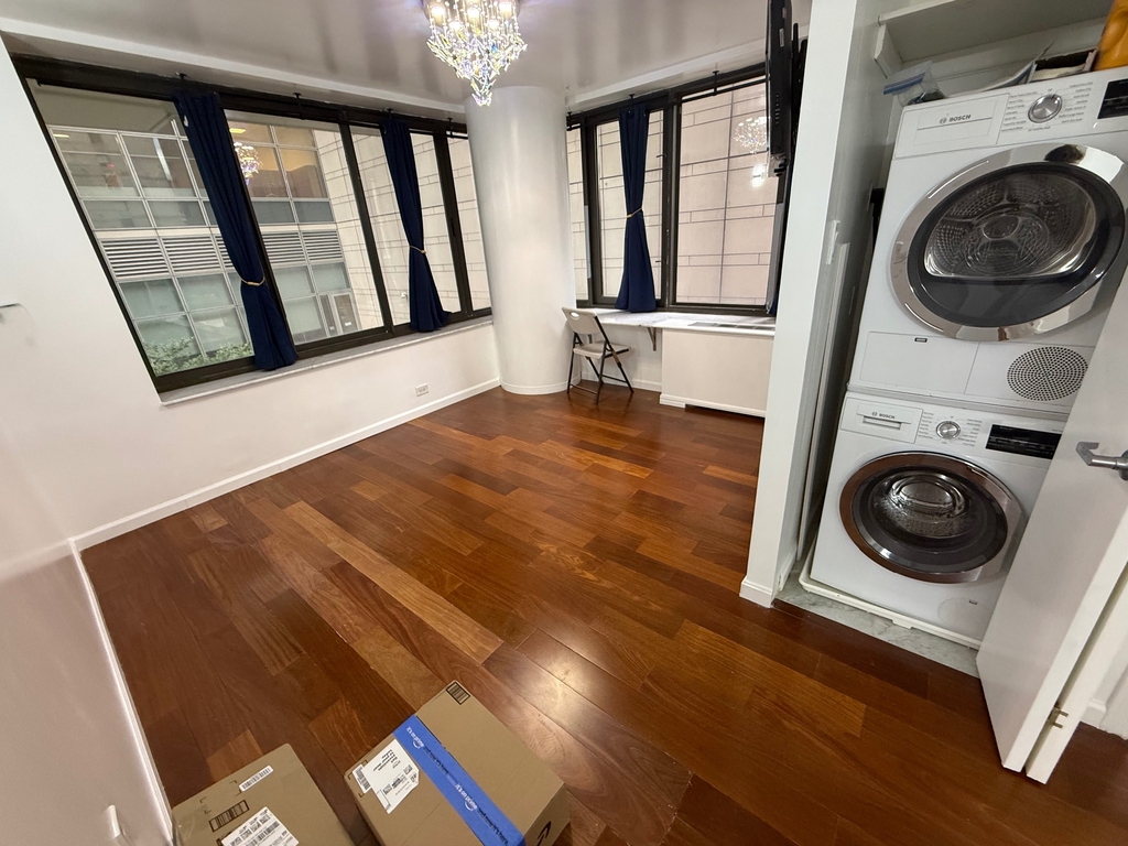 West 61st Street - Photo 3