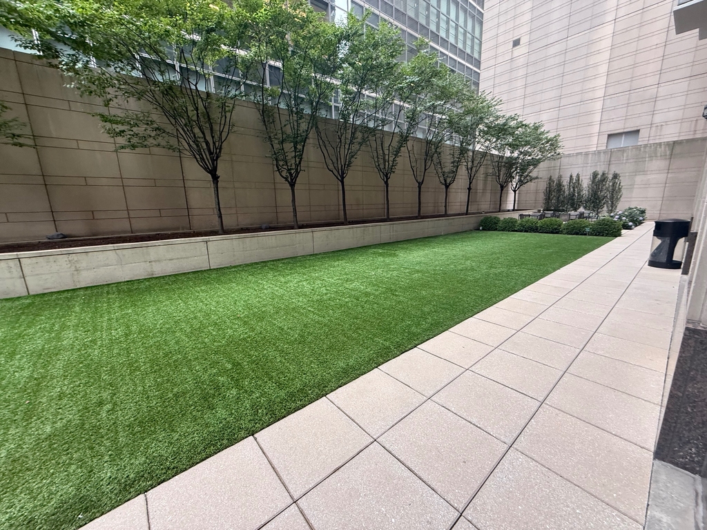 West 61st Street - Photo 12