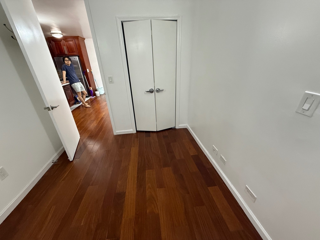 West 61st Street - Photo 8