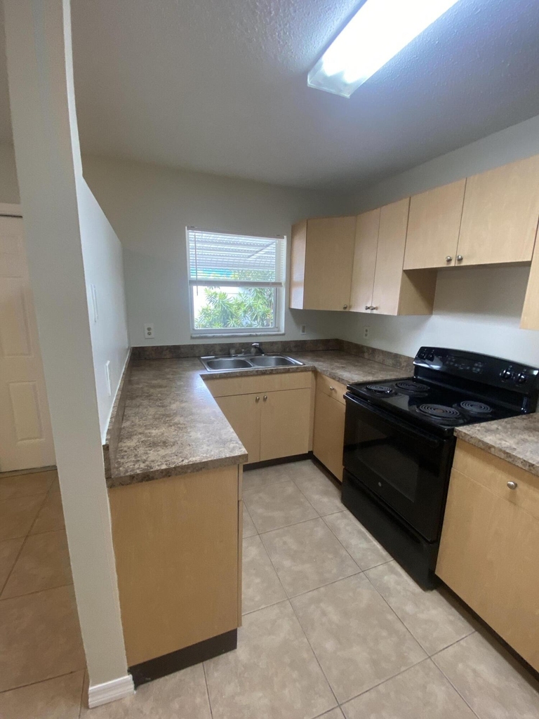 1546 Ne 32nd Street - Photo 31
