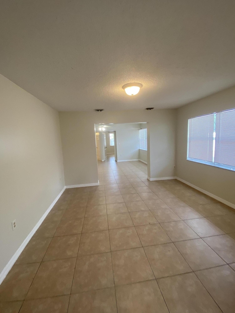 1546 Ne 32nd Street - Photo 32