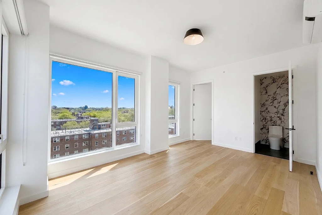 35th Avenue - Photo 6