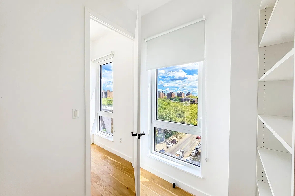 35th Avenue - Photo 2