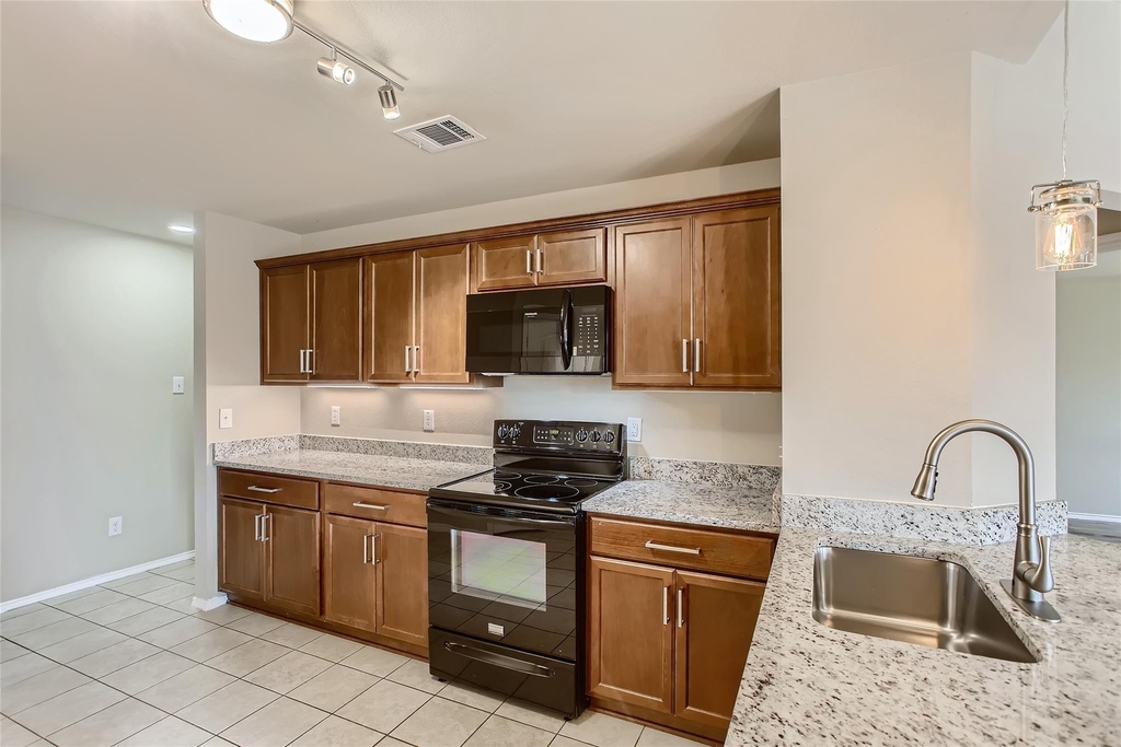 503 Hawthorn Drive - Photo 18