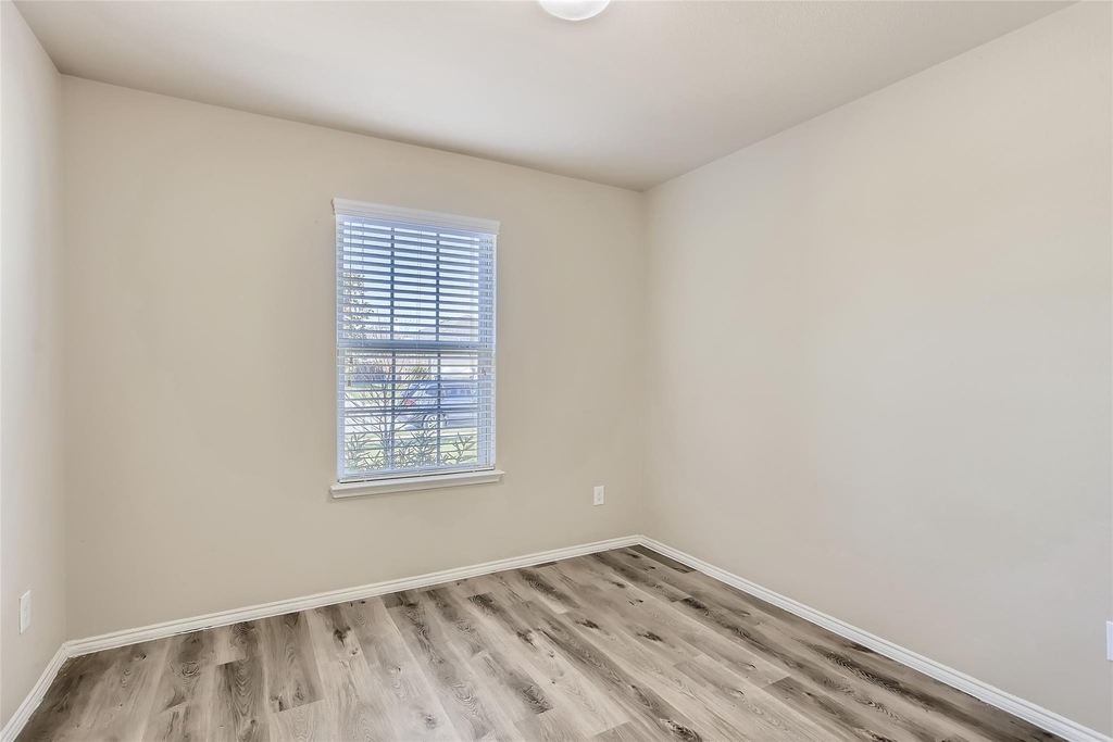 503 Hawthorn Drive - Photo 10