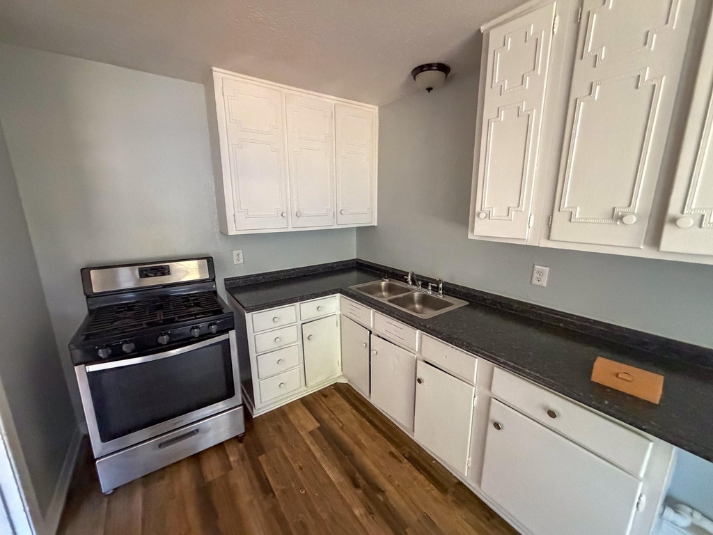 121 Vandenburg Drive - Photo 3