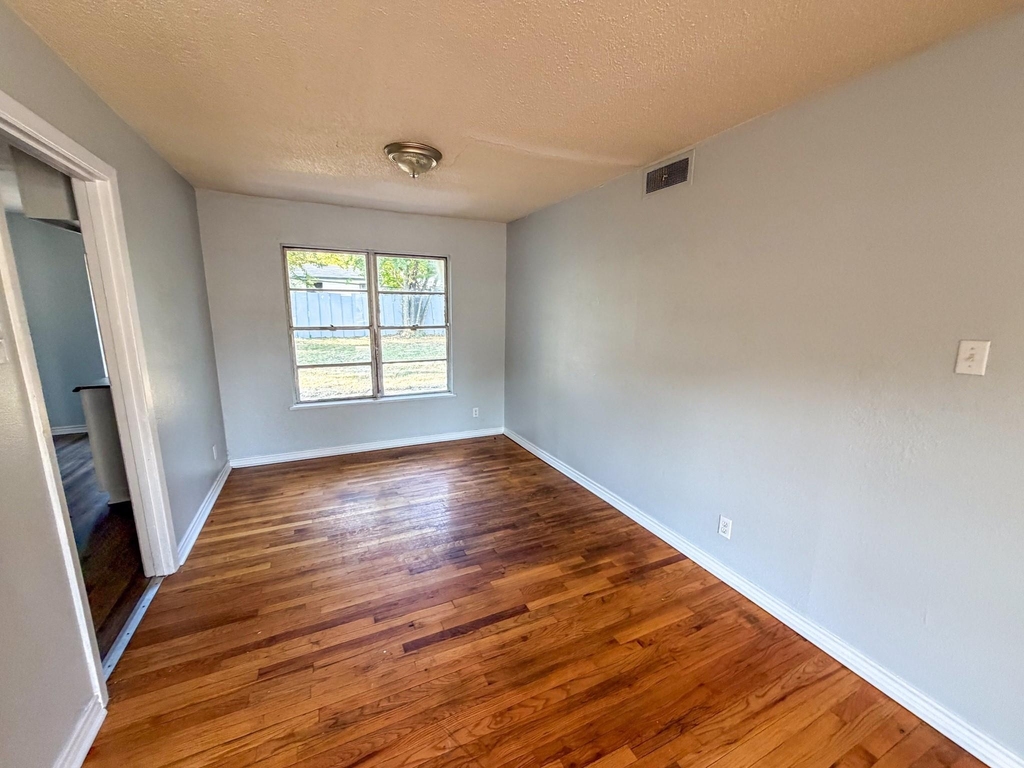 121 Vandenburg Drive - Photo 7