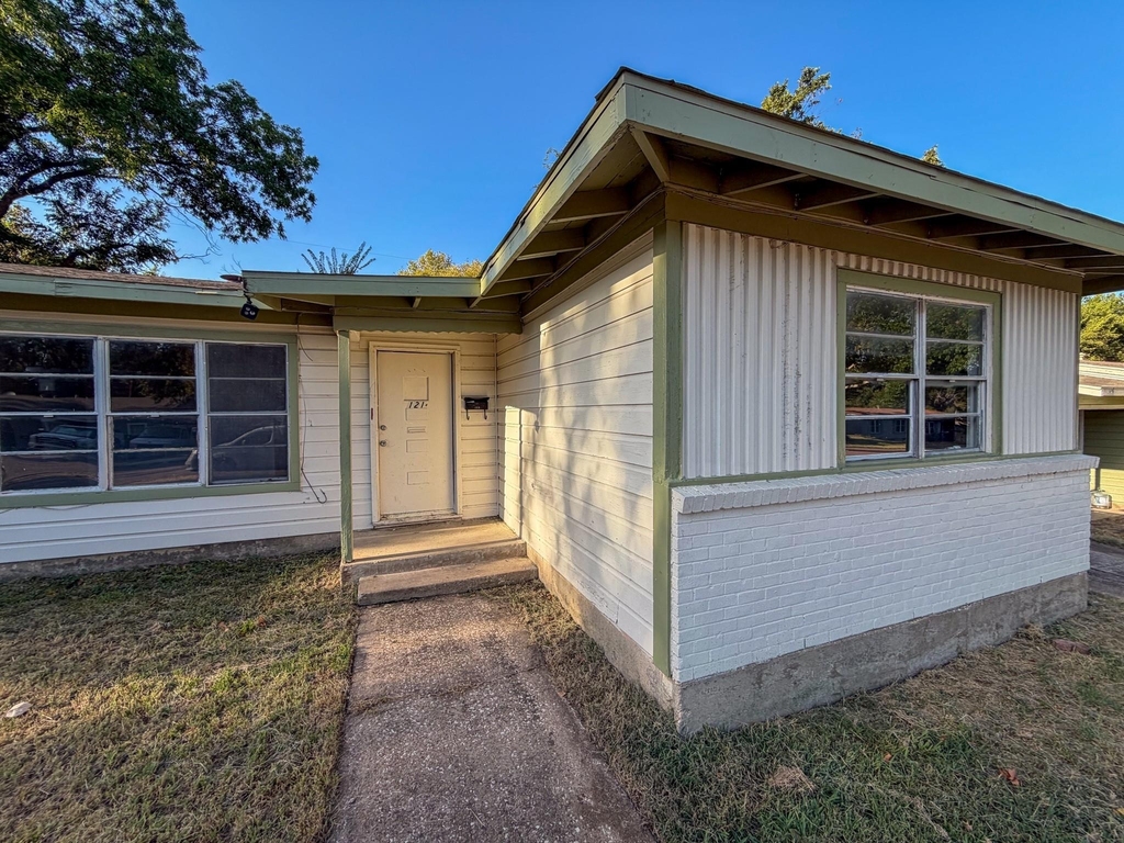 121 Vandenburg Drive - Photo 1
