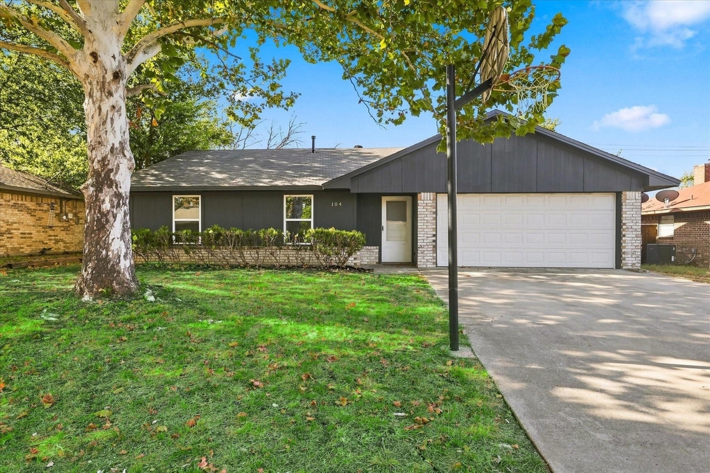104 Stephen Drive - Photo 0
