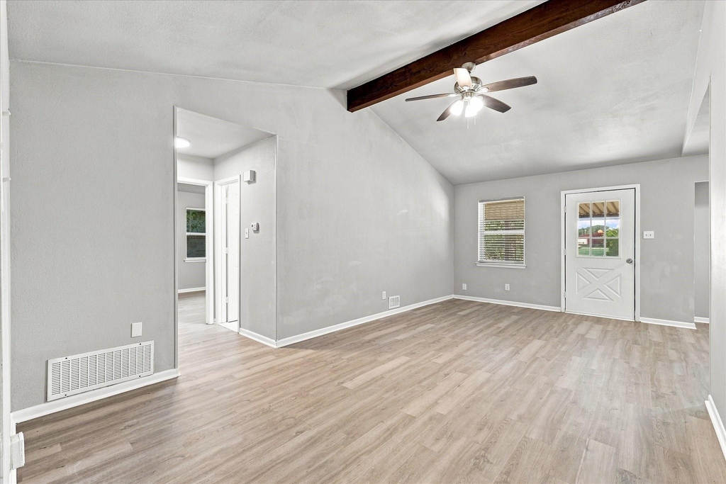 104 Stephen Drive - Photo 3