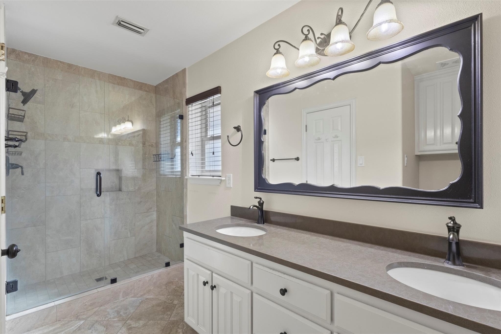 403 Carolota Street - Photo 16