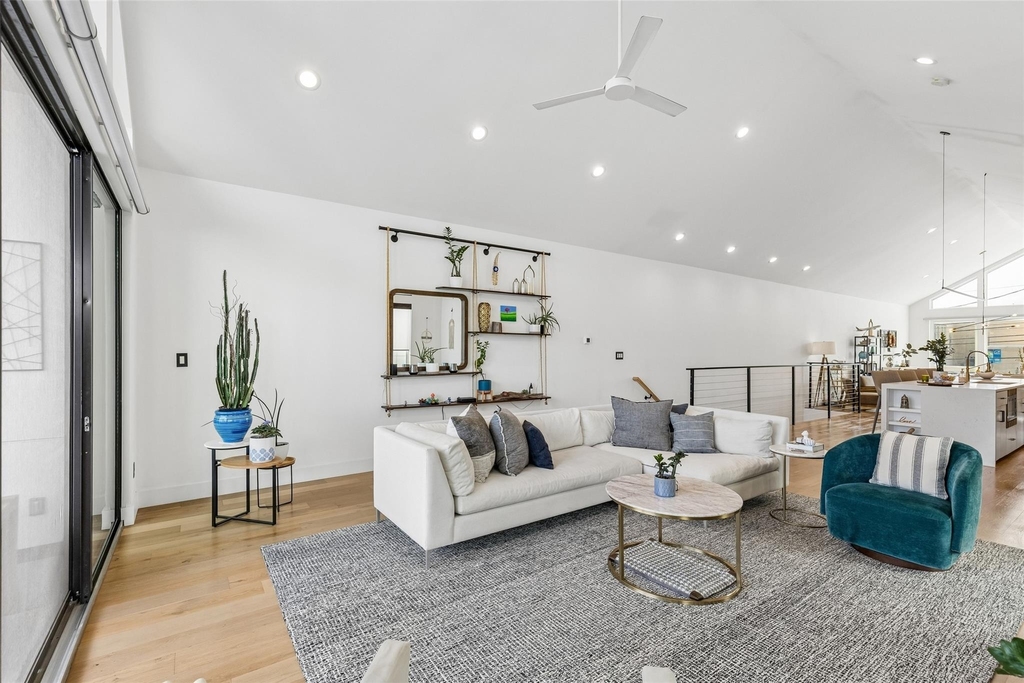4404 Capitol Avenue - Photo 23