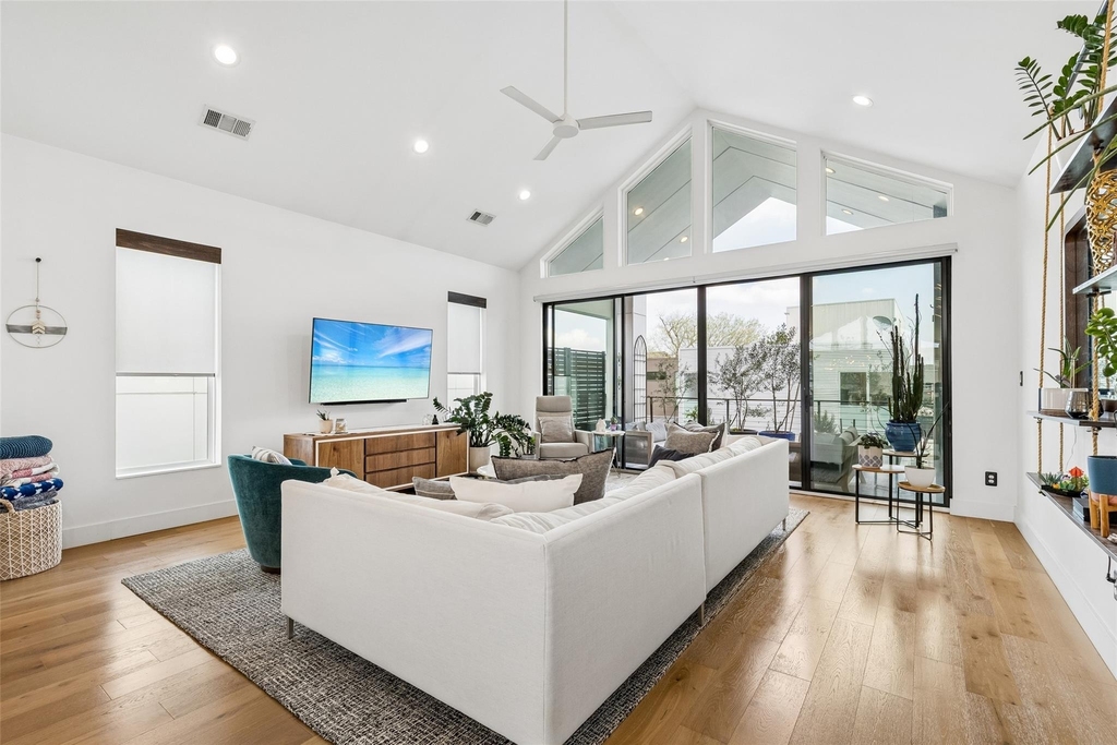 4404 Capitol Avenue - Photo 1