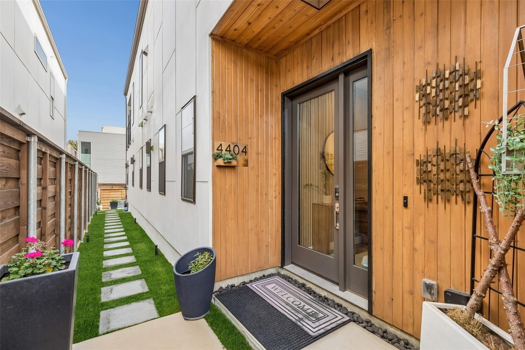 4404 Capitol Avenue - Photo 6