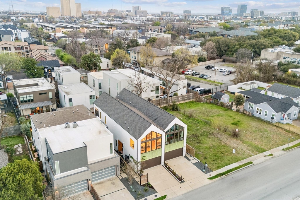 4404 Capitol Avenue - Photo 3