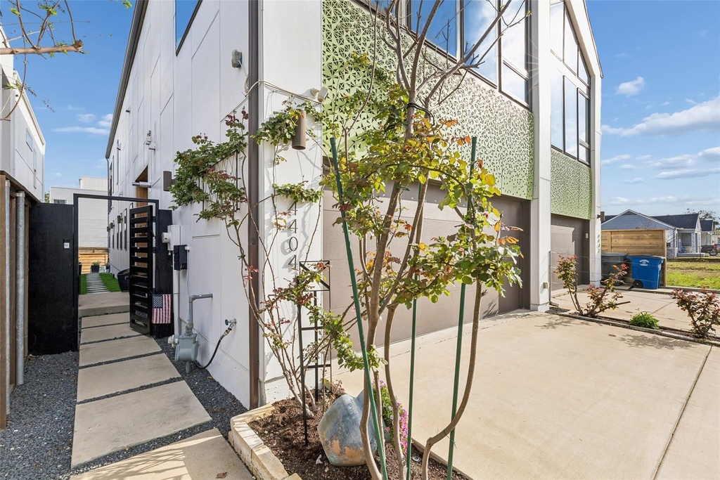 4404 Capitol Avenue - Photo 5