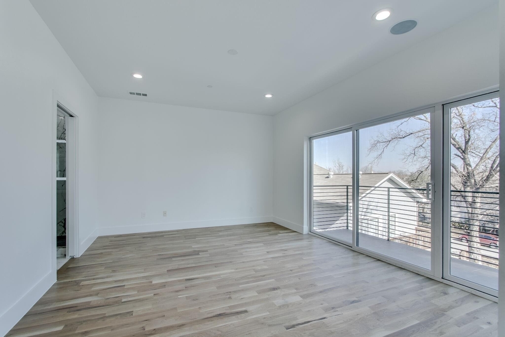 708 W 9th Street - Photo 14