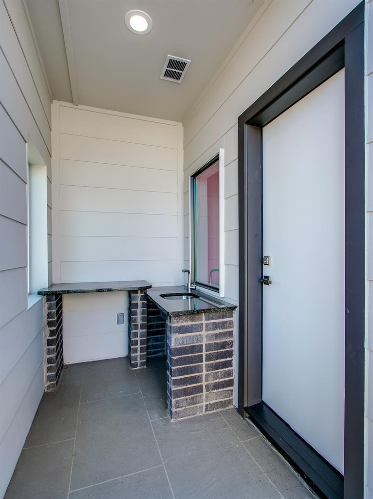 708 W 9th Street - Photo 28