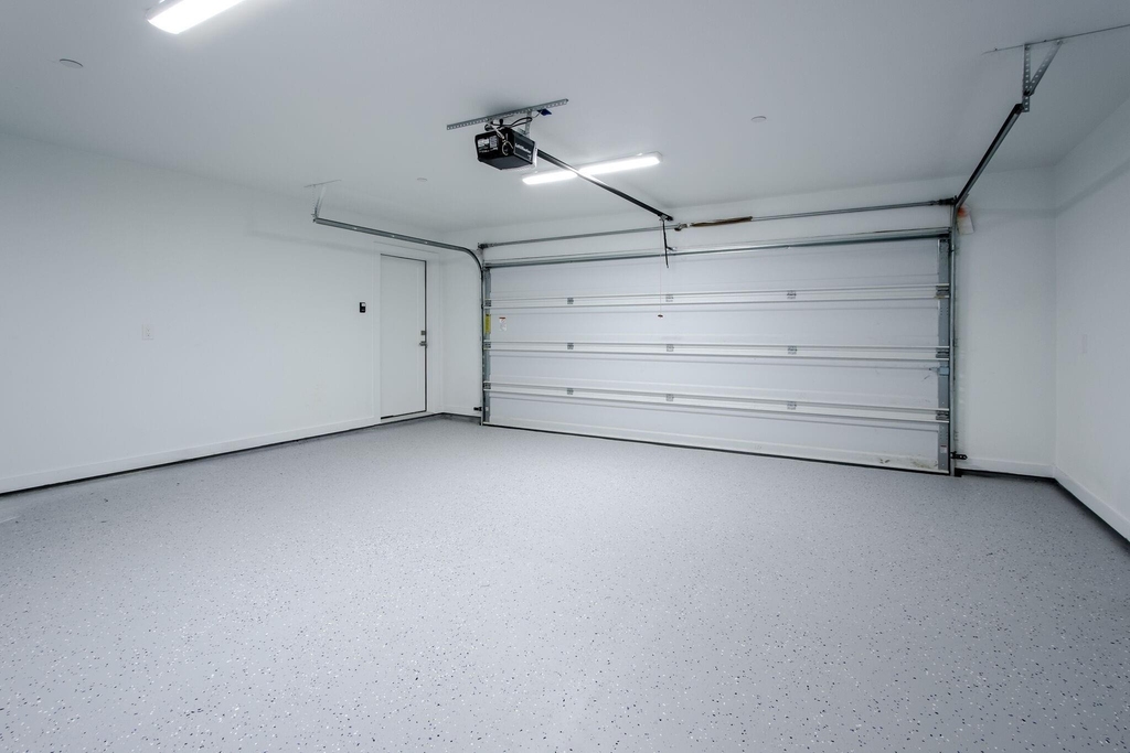 708 W 9th Street - Photo 33