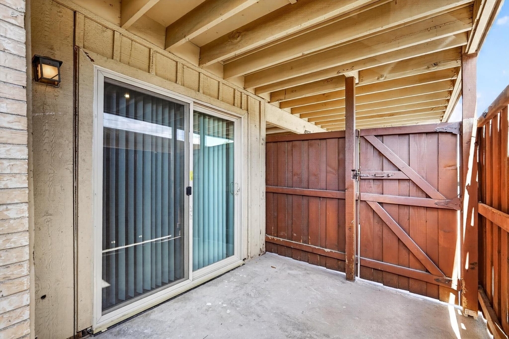 4652 Matilda Street - Photo 34