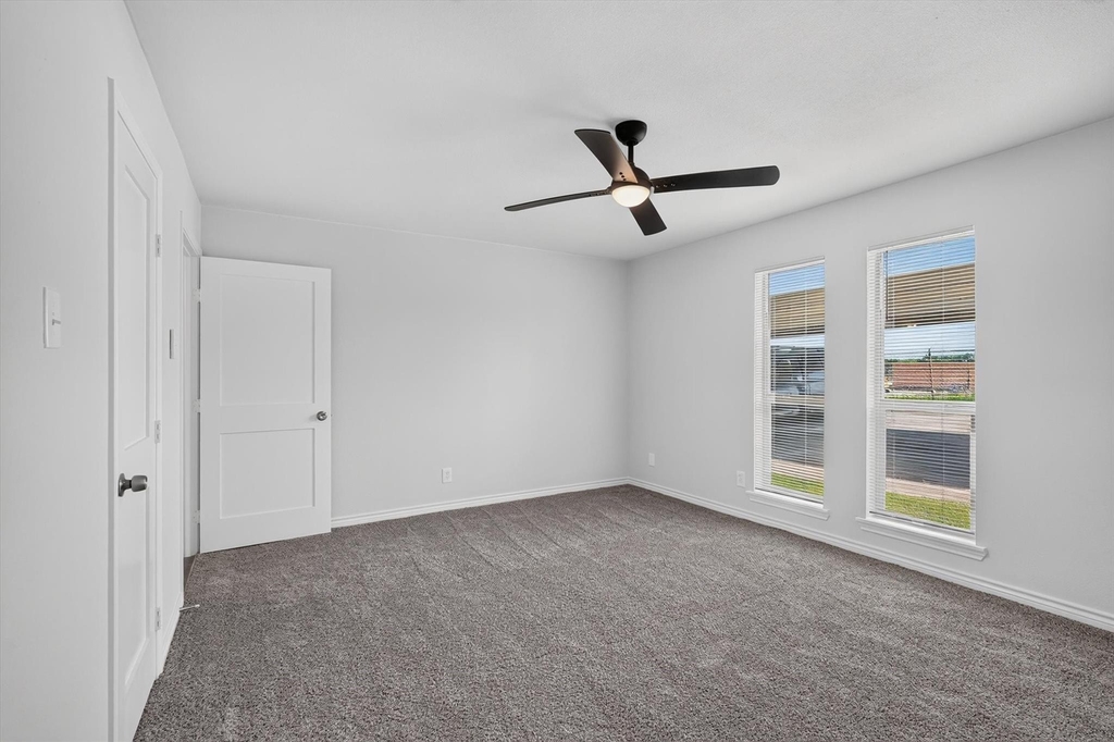 4652 Matilda Street - Photo 32