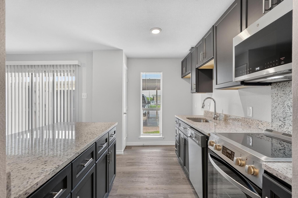 4652 Matilda Street - Photo 0